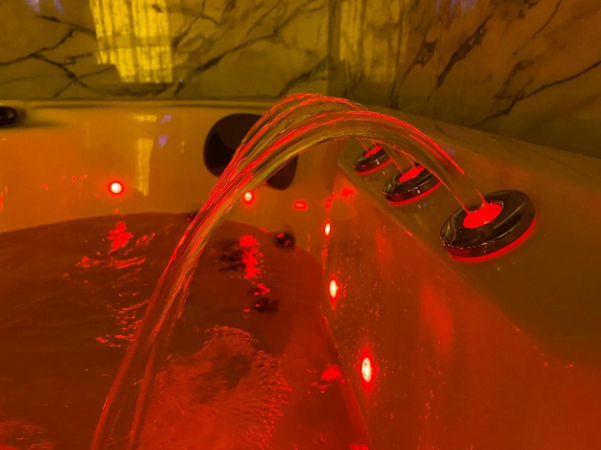 Jacuzzi Apartament Old Town Klaipėda Eksteriør billede