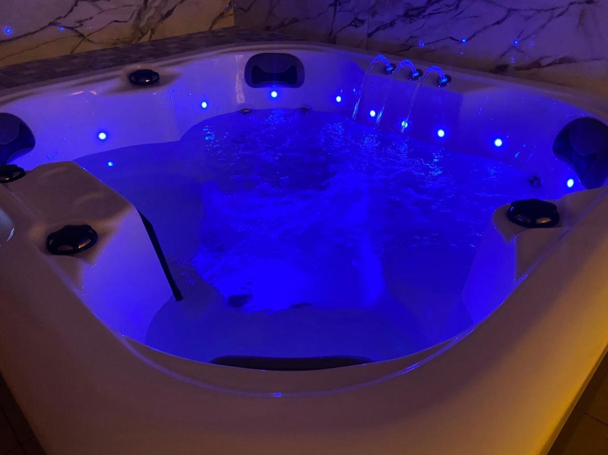 Jacuzzi Apartament Old Town Klaipėda Eksteriør billede